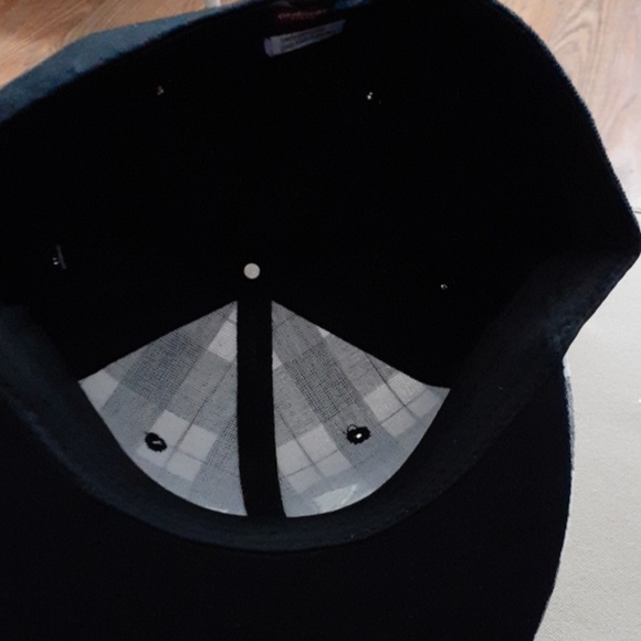 Under Armour Cap - Picture 4 of 5